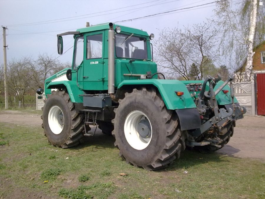 Traktor-KhTA---220-Slobozhanets-1127757_3.jpg